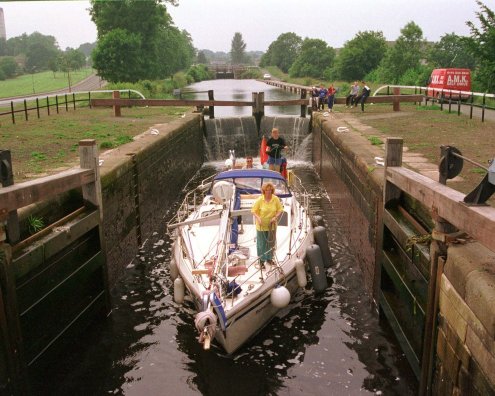 Forth Clyde Canal - Rosebank - by Robert Walker